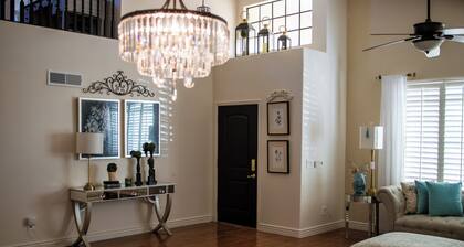 Spacious 4-bedroom house in fabulous Peoria with WiFi, AC