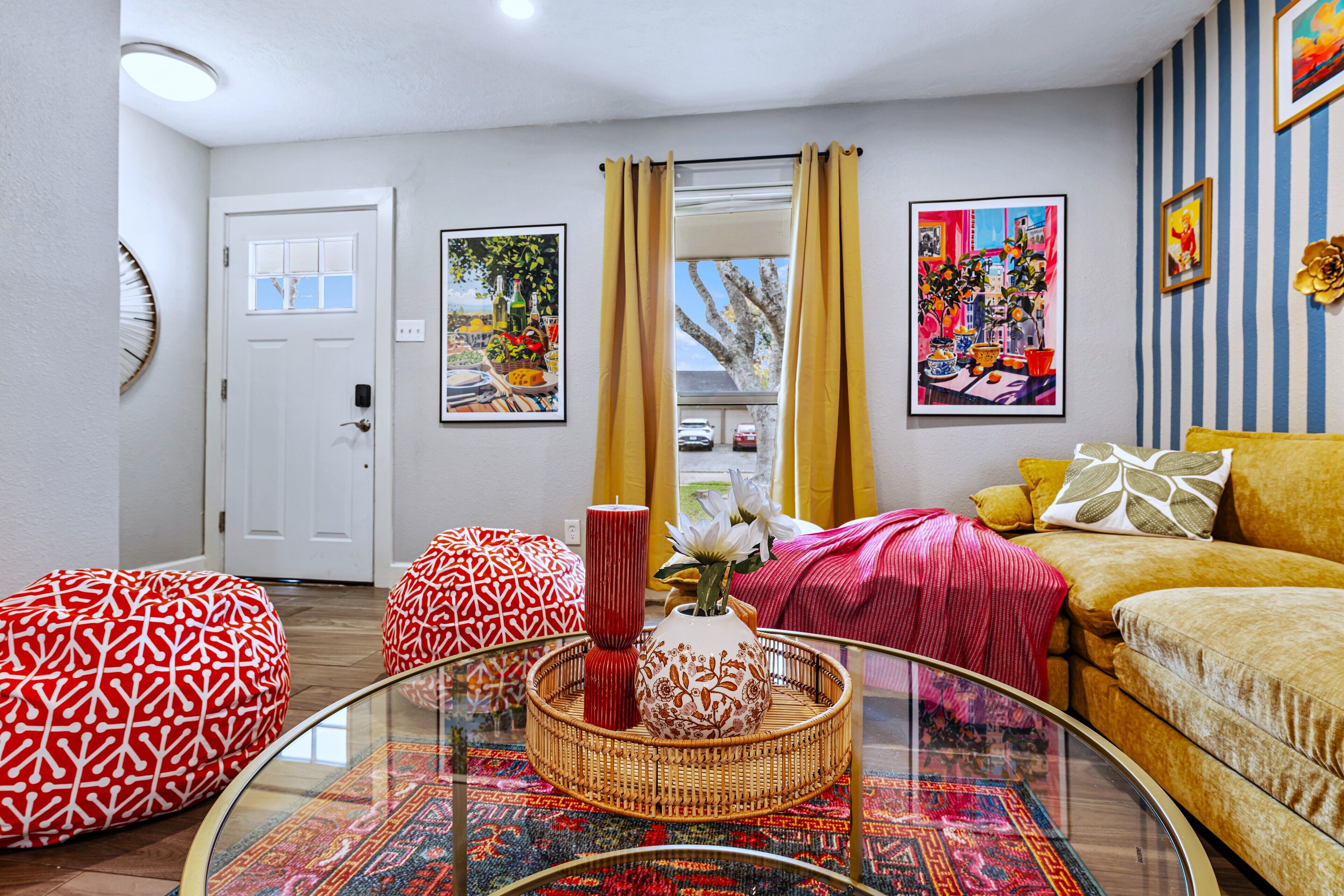 Smart TV, ping pong, books, music library