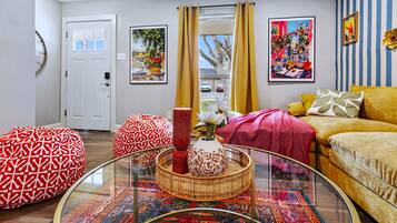 Smart TV, ping pong, books, music library