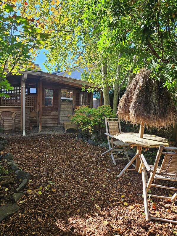 Terrace/patio - Nestled in the charming University Place, our cozy house is a perfect retreat! (University Place)