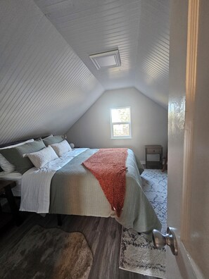 2 quartos, ferros/tábuas de passar roupa, Wi-Fi, roupa de cama
