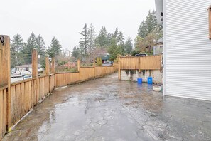 Property grounds - Entire Guest Suite in Thetis Height (Victoria)