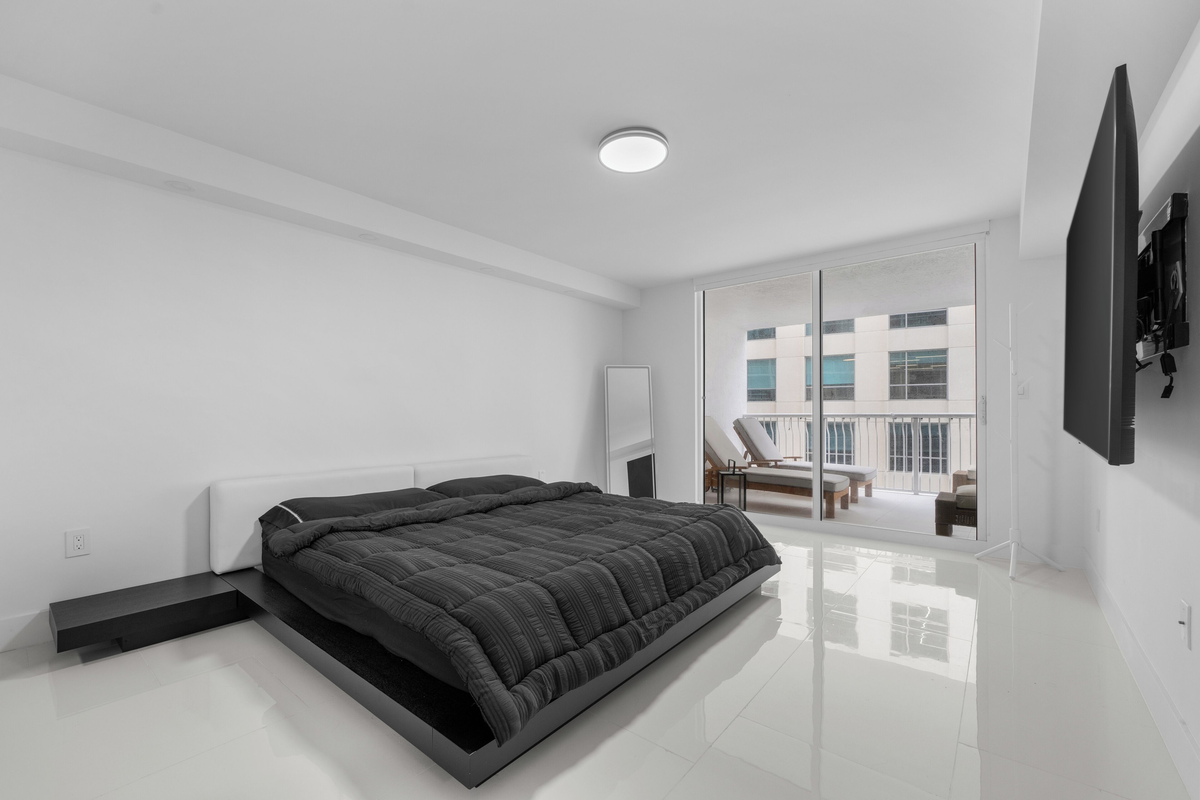 1 habitación, tabla de planchar con plancha, wifi gratis y ropa de cama 
