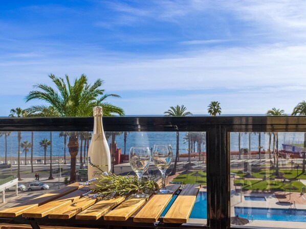 Outdoor dining - Aloha Playa 402 - Terraze, Swimming Pool, Sea Views. Benalmadena (Benalmádena)