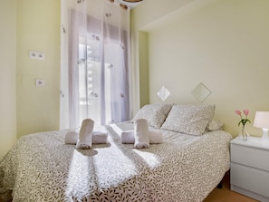 1 habitación, tabla de planchar con plancha, internet y ropa de cama 