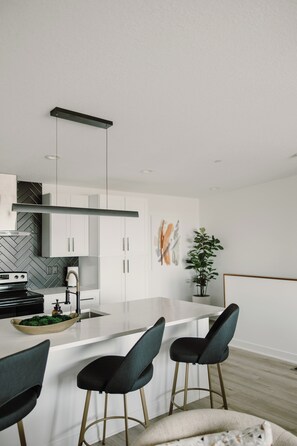 Fridge, microwave, oven, stovetop - Modern Townhome with Skyline Views, Heated Balcony & Curated Art in Downtown DSM (Des Moines)