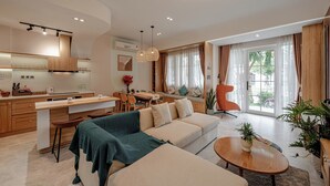 Vila Mewah, balkon, pemandangan kebun | 3 kamar tidur, meja kerja, Wi-Fi gratis, dan seprai linen