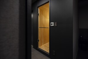 Wellness | Premium bedding, desk, free WiFi, bed sheets