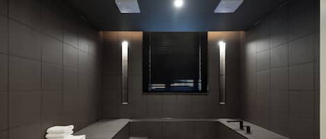 Luxe beddengoed, een bureau, gratis wifi, beddengoed