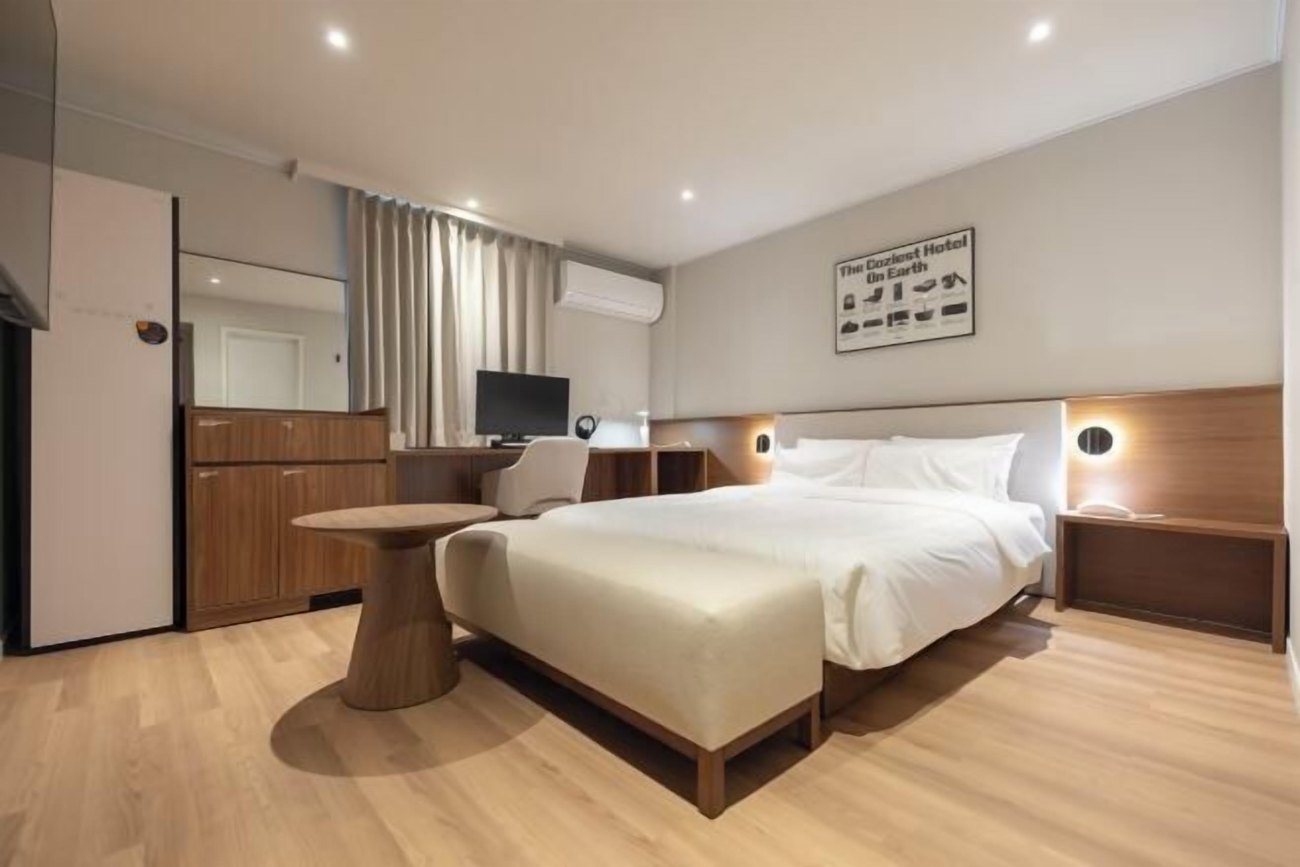 Premium bedding, desk, free WiFi, bed sheets