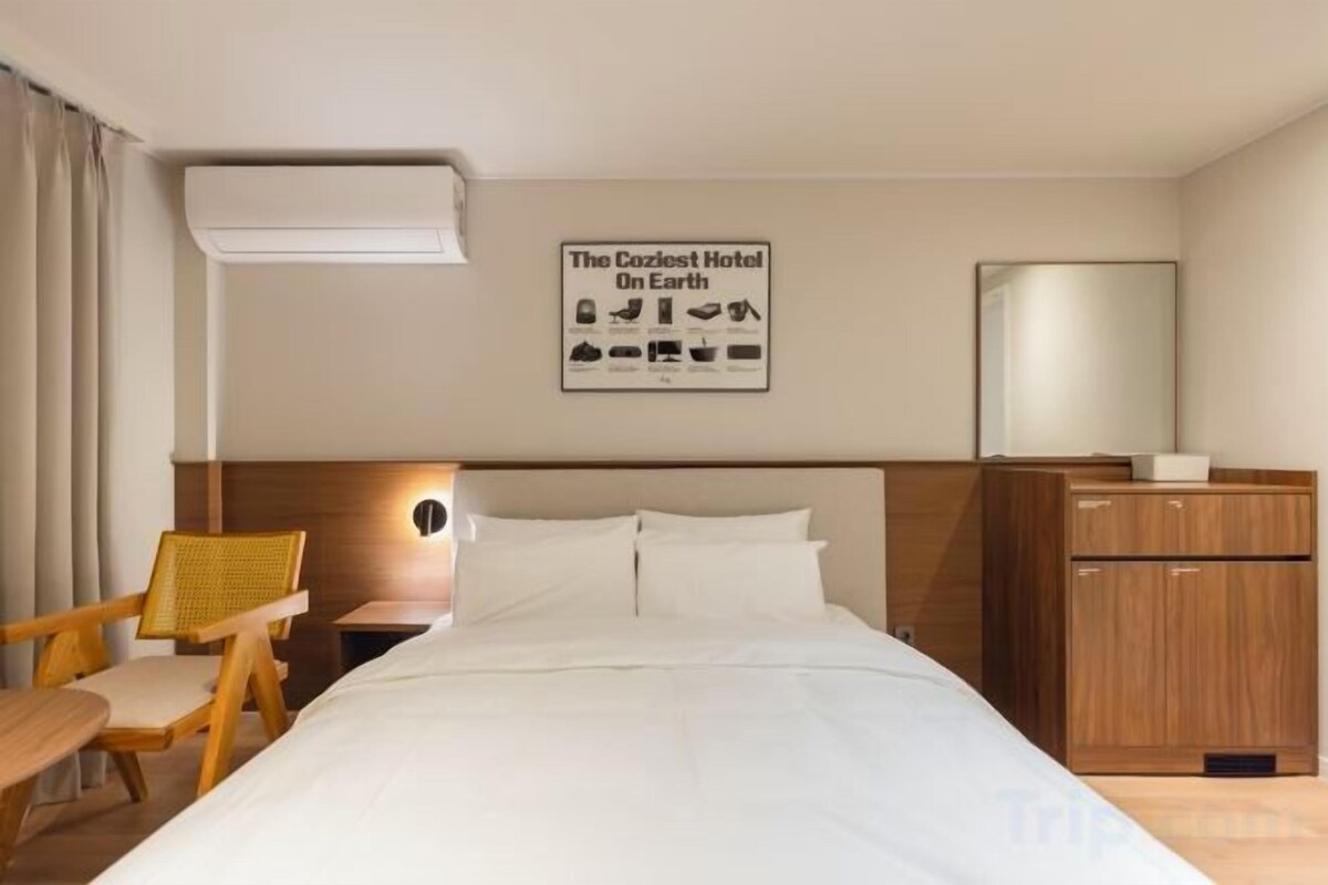 Premium bedding, desk, free WiFi, bed sheets