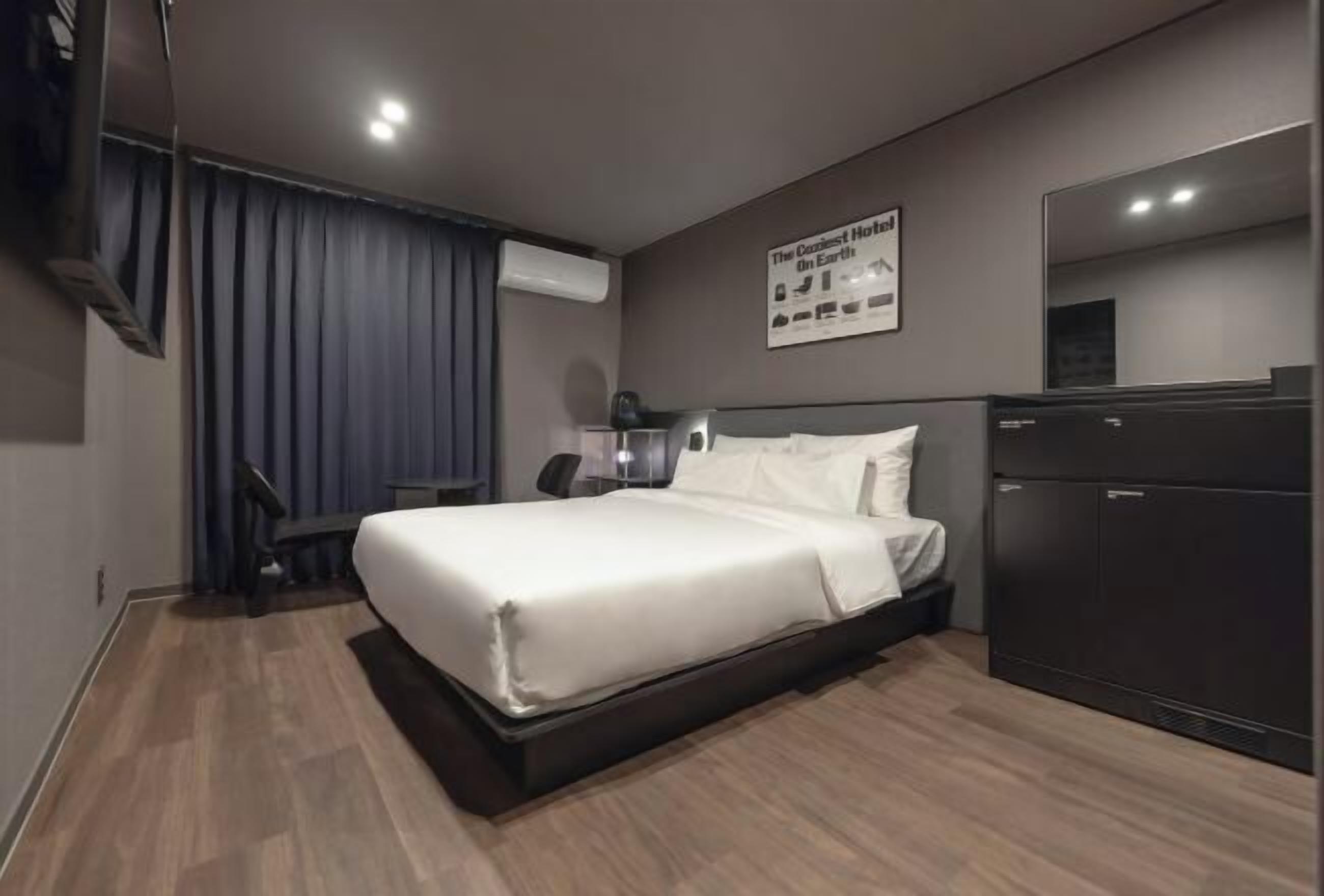 Premium bedding, desk, free WiFi, bed sheets