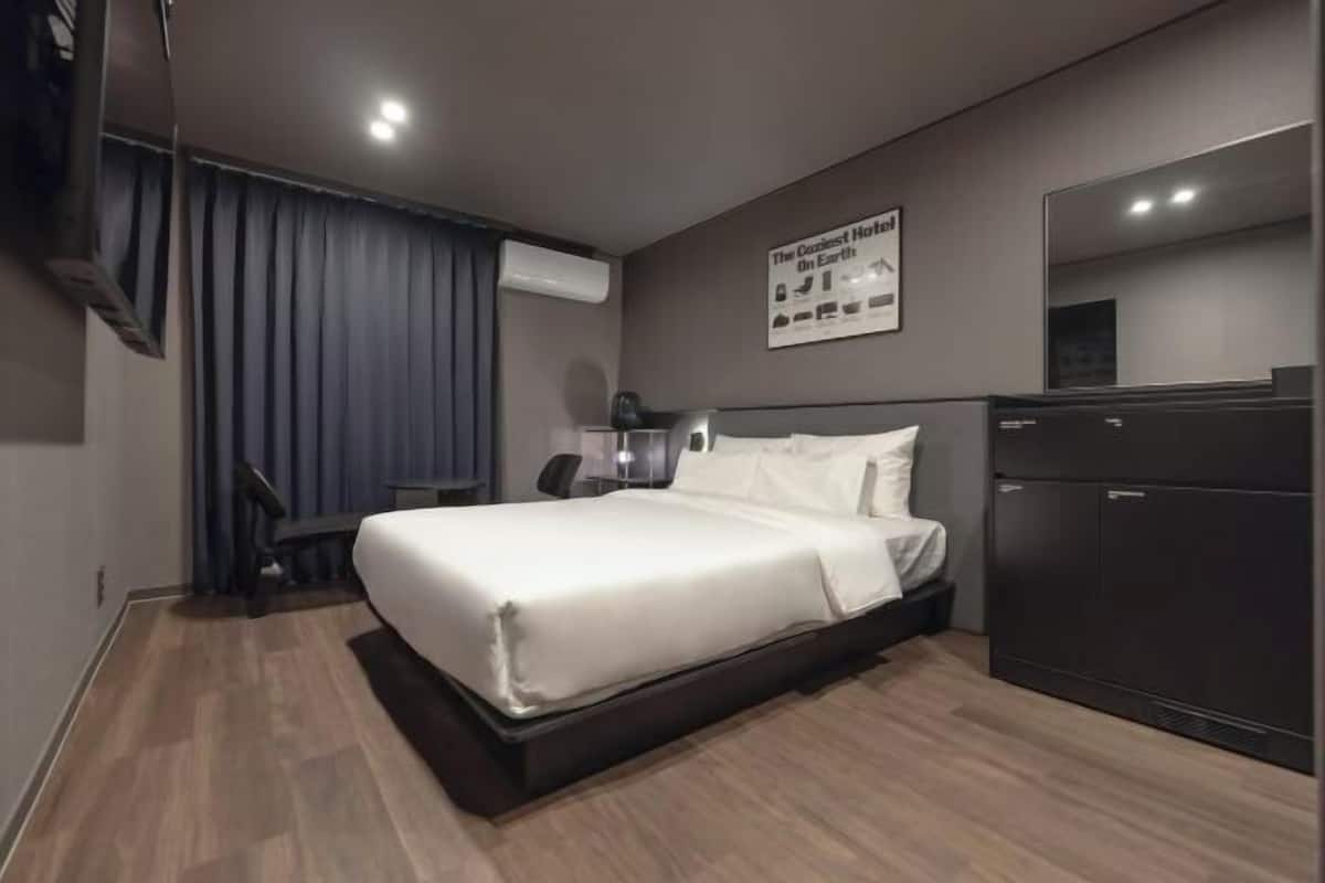 Premium bedding, desk, free WiFi, bed sheets