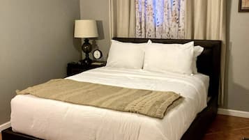 3 chambres, fer et planche à repasser, Wi-Fi, draps fournis