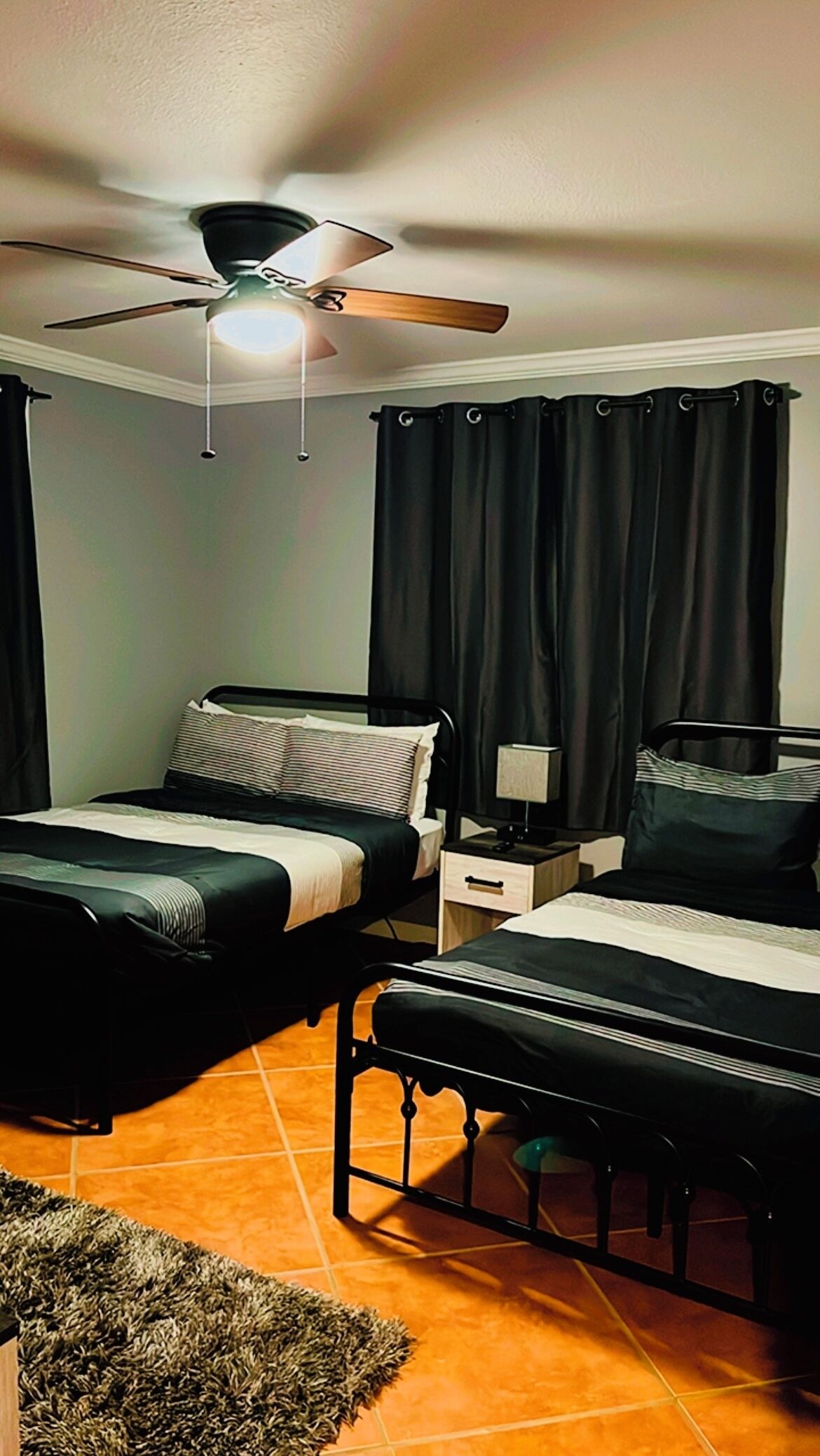 3 chambres, fer et planche à repasser, Wi-Fi, draps fournis