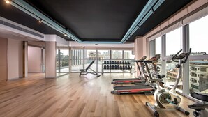 A gym with treadmills, stationary bikes, and weight machines. - Guangzhou Tianwei Hotel  (Guangzhou)