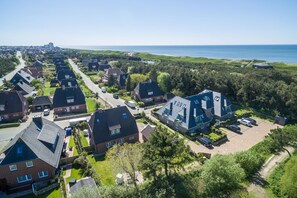 Exterior - White Pearl OG - luxury apartment, close to the beach for 6 pers. with sauna, terrace, WLAN. (Westerland)