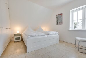 3 bedrooms, in-room safe, desk, iron/ironing board - White Pearl OG - luxury apartment, close to the beach for 6 pers. with sauna, terrace, WLAN. (Westerland)