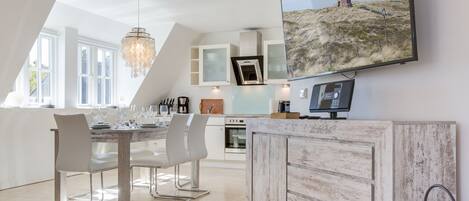 ثلاجة، ميكروويف، فرن، موقد طهي مسطح