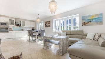 TV, lareira, aparelho de som