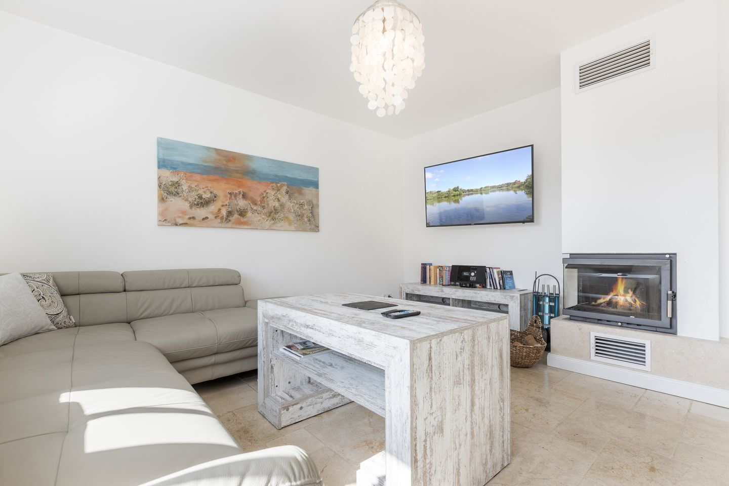 TV, lareira, aparelho de som