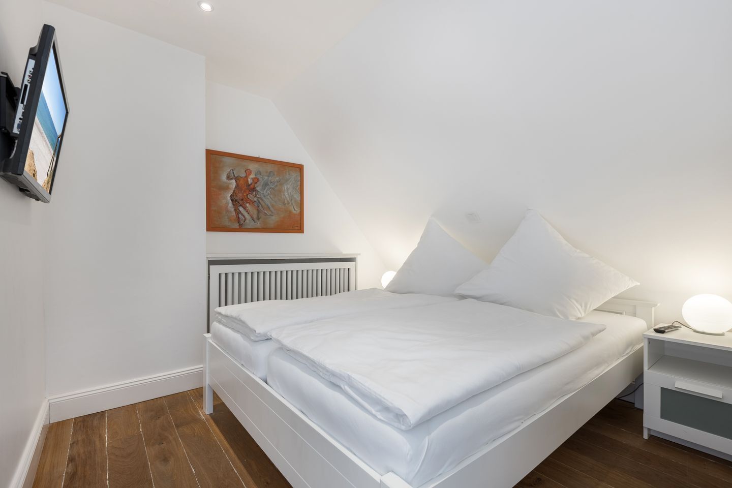 3 bedrooms, in-room safe, iron/ironing board, WiFi