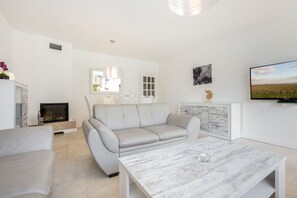 Unclassified image, 3 of 30, button