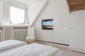 Unclassified image, 5 of 30, button