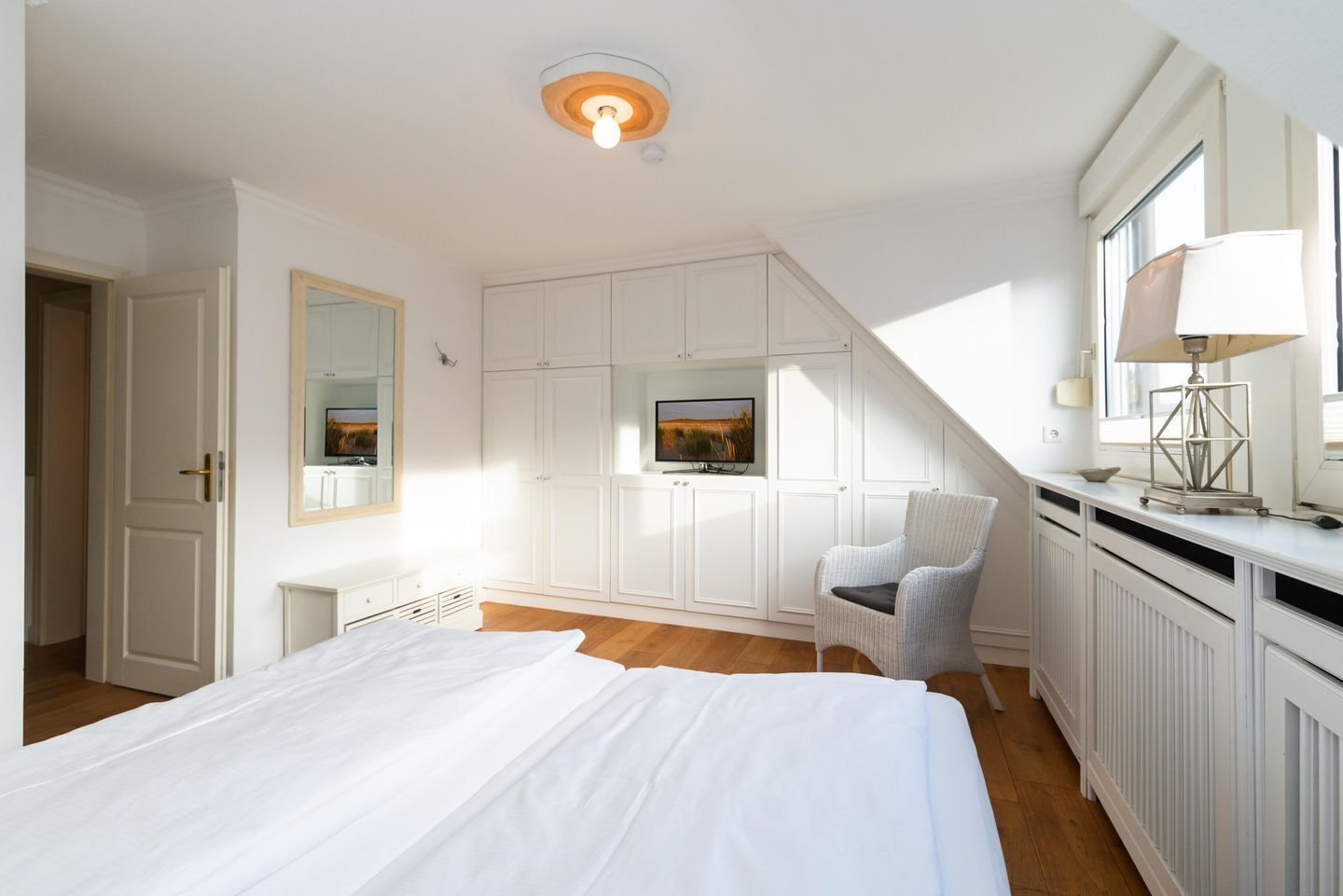 3 chambres, coffres-forts dans les chambres, fer et planche à repasser