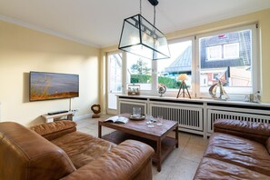 TV, fireplace, stereo - Meeresstern - Beautiful house for 6 pers. with terrace, parking space, WLAN. (Westerland)