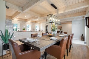 Unclassified image, 4 of 50, button - Alte Liebe - 5 star thatched roof house for 7 pers. with sauna, garden, parking space, (Sylt-Ost)