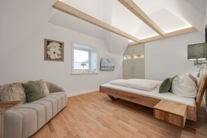 Unclassified image, 3 of 50, button - Alte Liebe - 5 star thatched roof house for 7 pers. with sauna, garden, parking space, (Sylt-Ost)