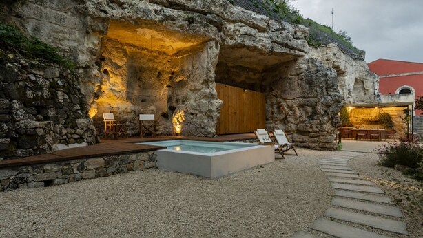 Unclassified image, 1 of 52, button - Villa with heated pool located in a unique position (Modica)
