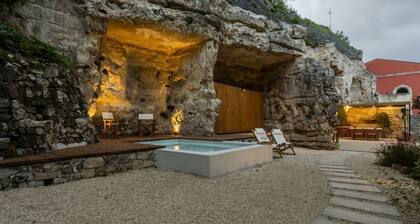 Villa with heated pool located in a unique position