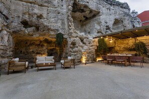 Outdoor dining - Villa with heated pool located in a unique position (Modica)