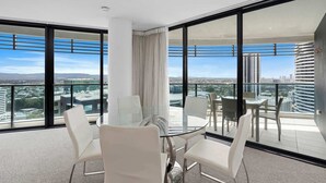 Dining - Oracle Resort 2 Bedroom Premium City Hosted by Gold Coast Luxury Resorts (Broadbeach)