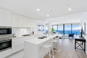 Fridge, microwave, oven, stovetop - Oracle Resort 2 Bedroom Superior (Broadbeach)