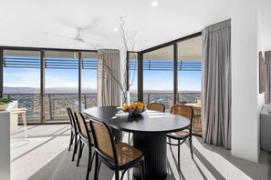 Dining - Oracle Resort 3 Bedroom Superior (Broadbeach)