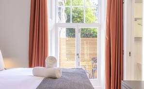 3 bedrooms, iron/ironing board, free WiFi, bed sheets - Skye Sands | Westview House - 3 Bedrooms - Central (St Andrews)