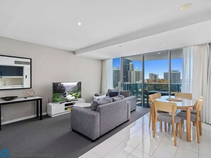 TV - H-Residence 2brm Ocean (Surfers Paradise)