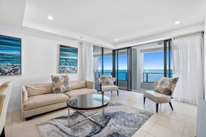 TV, offices - Soul 2 Bedroom Ocean (Surfers Paradise)