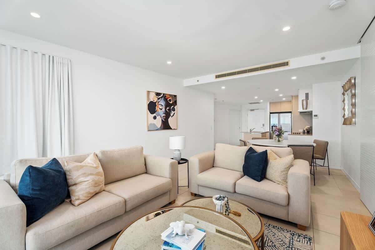 Televisión y oficina 