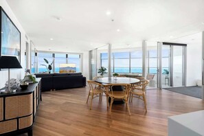 Interior - Q1 3 Bedroom Ocean Views (Surfers Paradise)