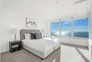 4 habitaciones, tabla de planchar con plancha, wifi y ropa de cama