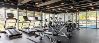 NEW! Cozy 1 bedroom apartment in Downtown Indianapolis w/ Free Parking