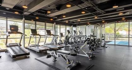 NEW! Cozy 1 bedroom apartment in Downtown Indianapolis w/ Free Parking