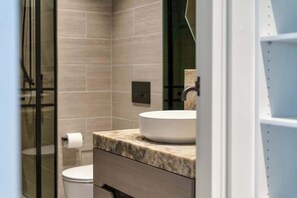 Bathroom - Jewel 2 Bedroom Coastline (Surfers Paradise)