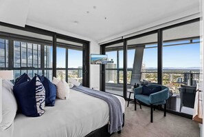 3 slaapkamers, een strijkplank/strijkijzer, wifi, beddengoed