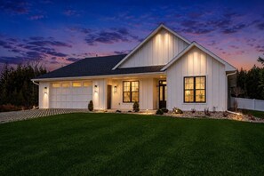 Exterior - Luxury Meets Location | Near Ephraim & Sister Bay (Ephraim)