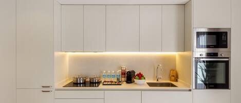 Réfrigérateur, micro-ondes, four, lave-vaisselle